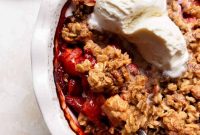 Classic Strawberry Apple Crumble Recipe for Homemade Dessert