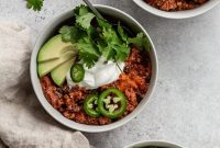 Hearty Slow Cooker Quinoa Chili Recipe for Comforting Dinners