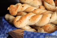 Parmesan Garlic Bread Twists Recipe: Crispy Pull-Apart Bread