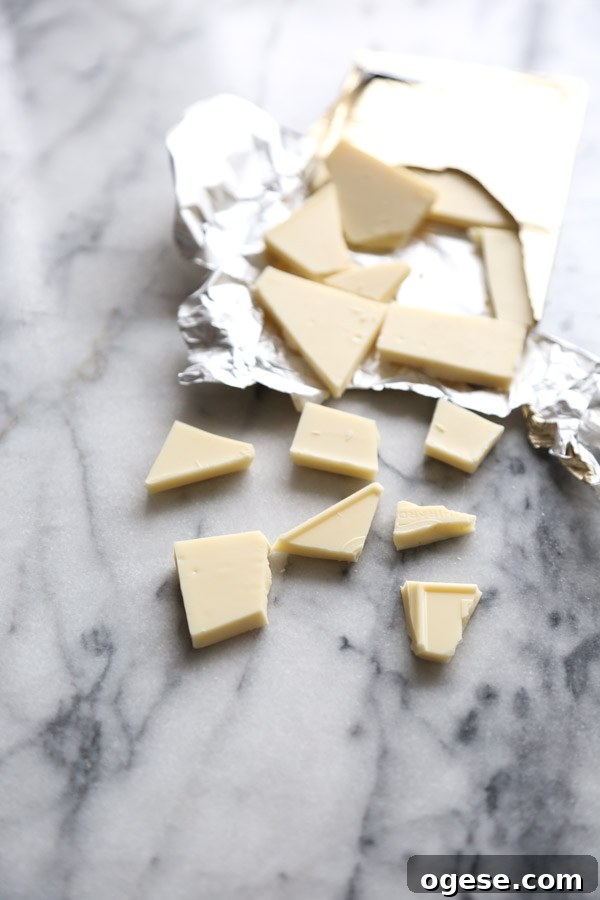 Horchata White Chocolate Bark with Almonds & Cinnamon 3 Horchata White Chocolate Bark Recipe with Almonds and Cinnamon | Easy