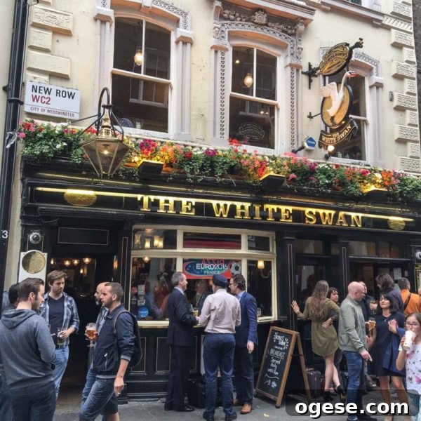 Historic Pubs of London: A Local Guide to Iconic Drinking Spots 11 London-12