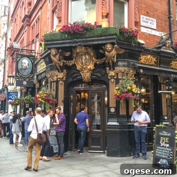 Historic Pubs of London: A Local Guide to Iconic Drinking Spots 14 London-15