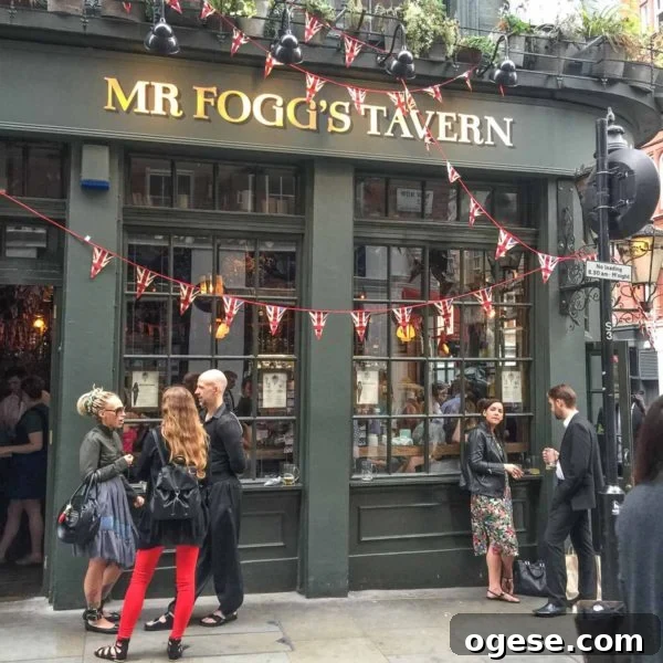 Historic Pubs of London: A Local Guide to Iconic Drinking Spots 10 London-14