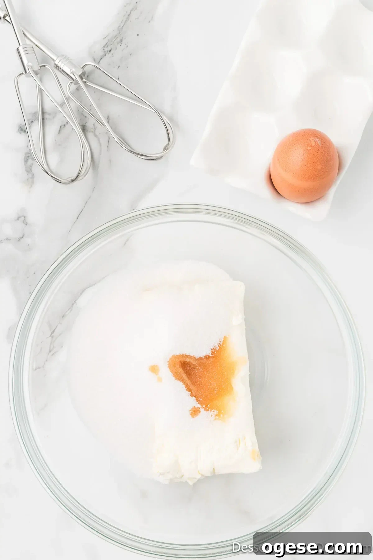 Cream cheese, egg and vanilla combined in a bowl. 