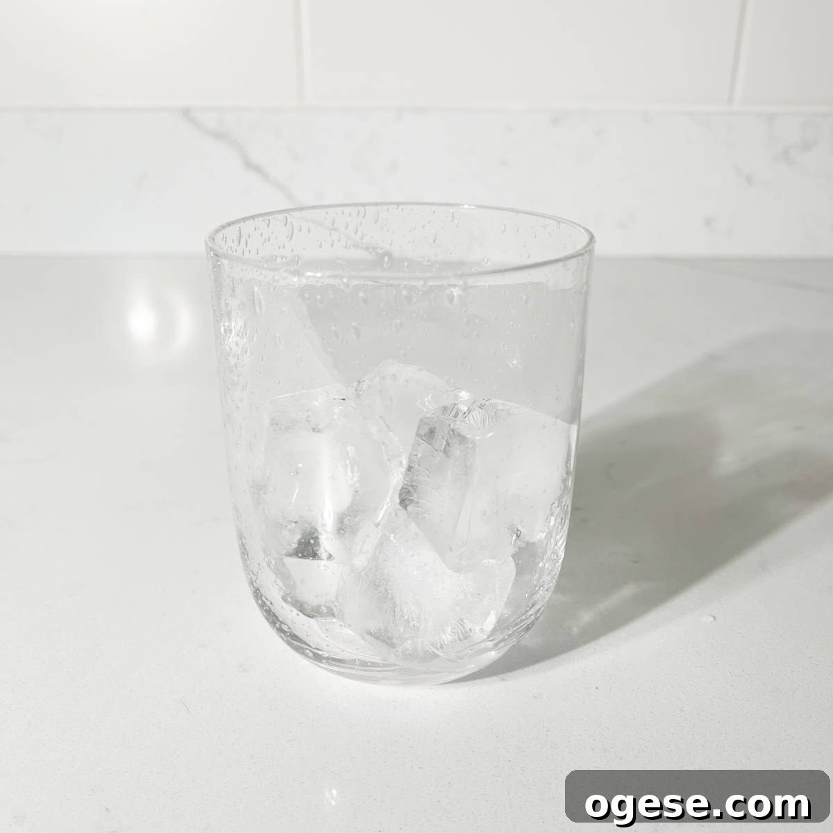 Classic Rock Shandy Recipe: Refreshing Lemon Beer Cocktail Guide 4 A glass of ice.