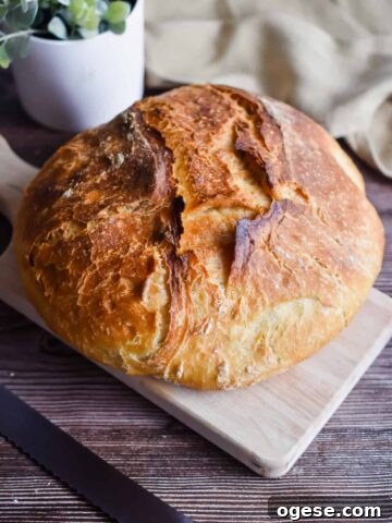A loaf of bread is on a cutting board.