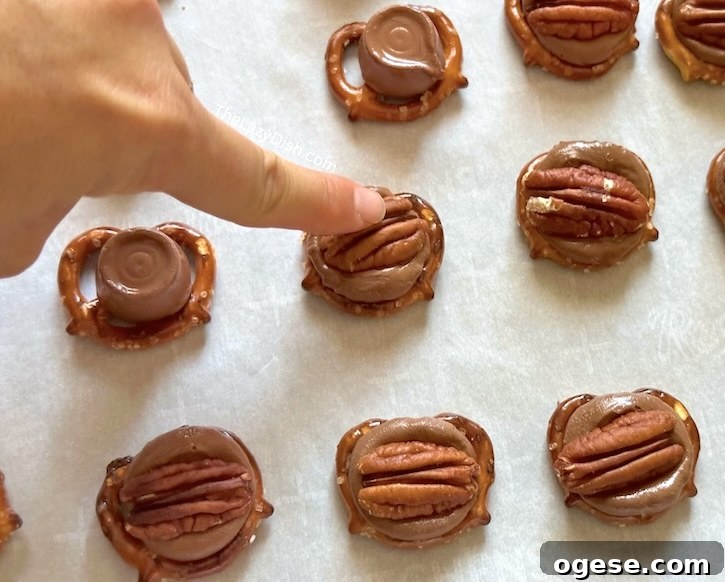 Rolo Pretzel Bites: Chocolate-Caramel Snack Recipe 6 How to make the best rolo pretzels for Christmas and holiday parties in just 5 minutes with 3 ingredients.