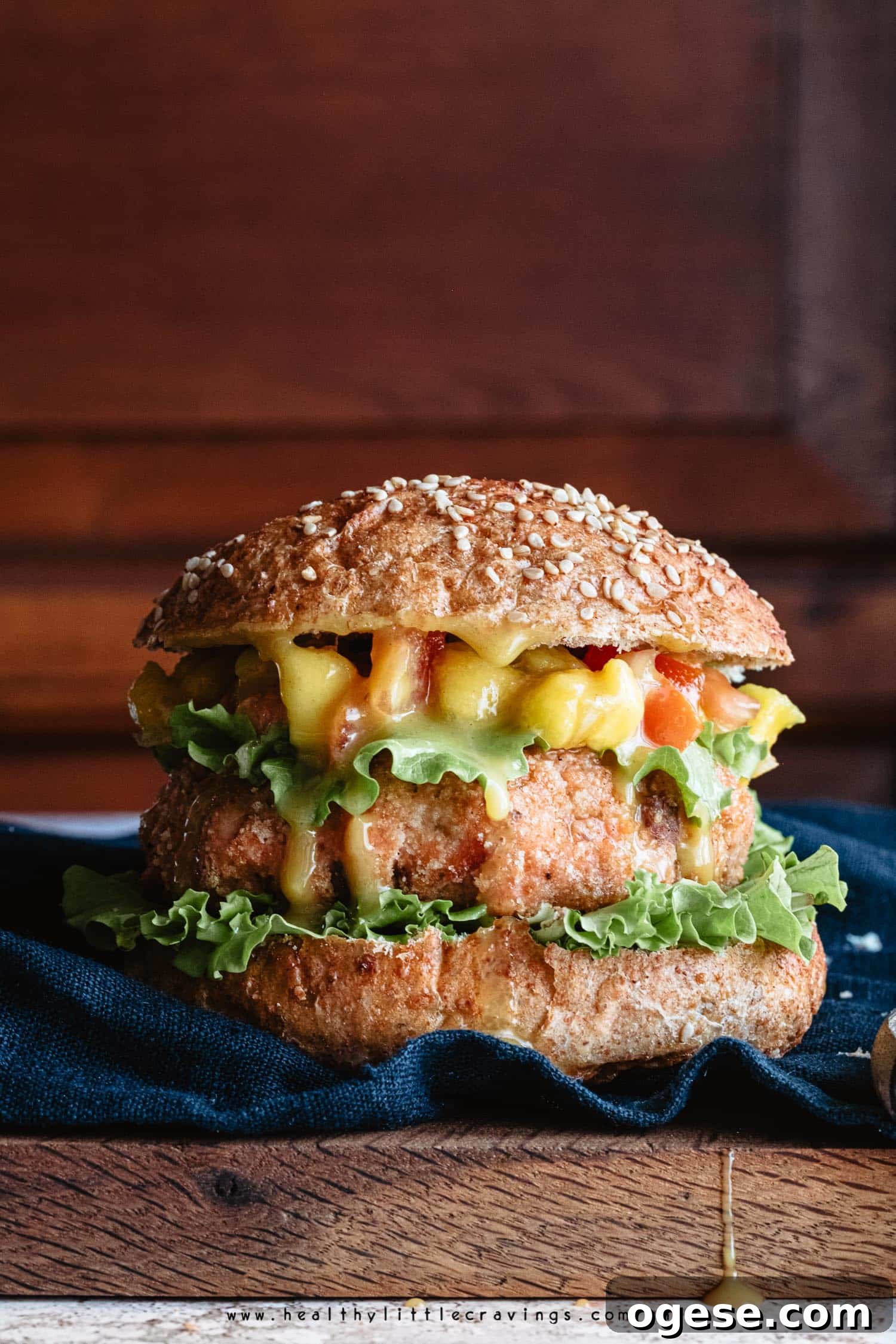 Hamburger di salmone grigliato con senape e miele