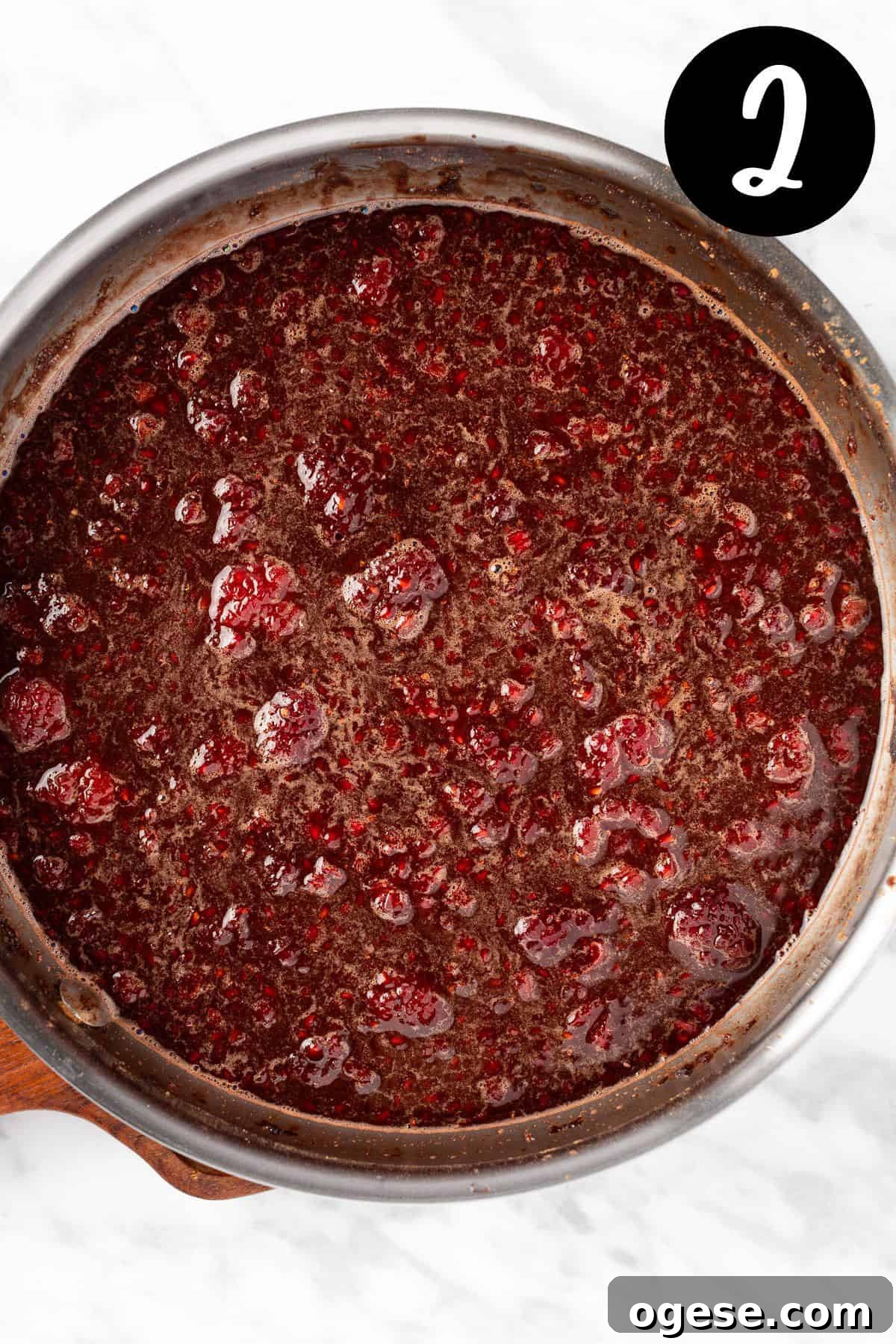 Red Velvet Frappuccino Recipe: Creamy Iced Dessert Drink 5 A process photo illustrating step 2.